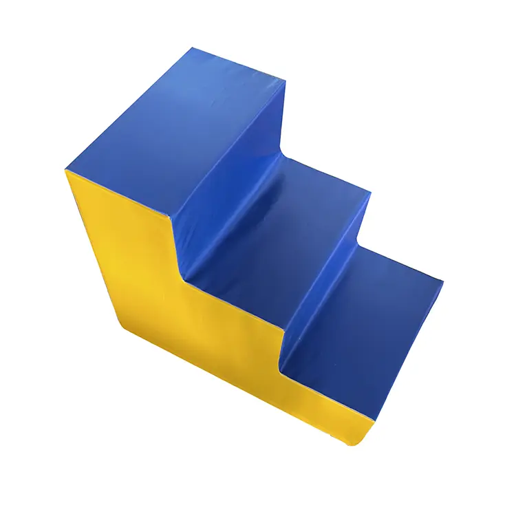 Kolmeastmeline trepp